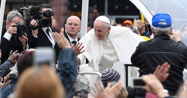 Papa: “Compromesso patrimonio umano e culturale, recuperare i centri storici”