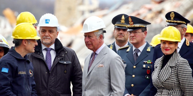 Il Principe Carlo visita le zone terremotate: “Faremo qualcosa di concreto per voi”