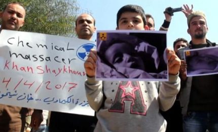 Siria, proteste nella città attaccata da armi chimiche