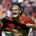 2013_09_16_Francesco_Totti_Esultanza_Roma_Parma_2000_2001_Tricolore