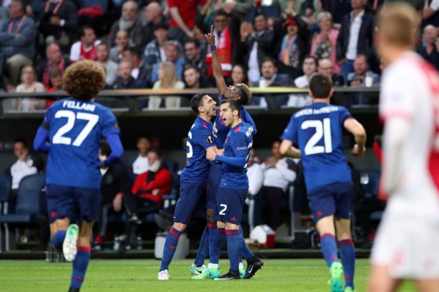 Europa League, trofeo al Manchester Utd con dedica alle vittime