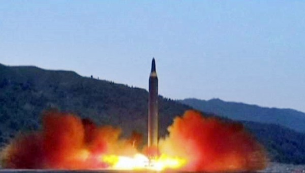 Nordcorea, il filmato del lancio del missile a lunga gittata