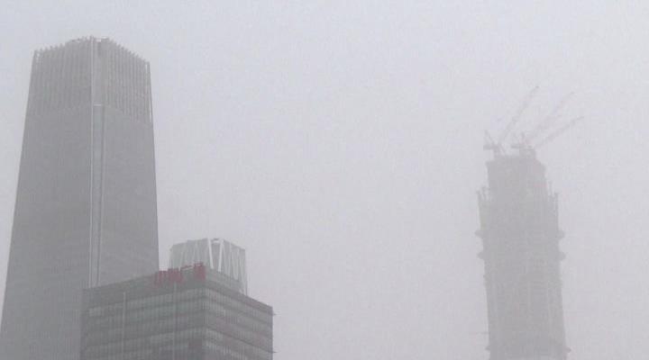 Tempesta di sabbia, il cielo su Pechino scompare
