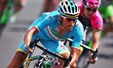 Nibali trionfa allo sprint davanti a Landa