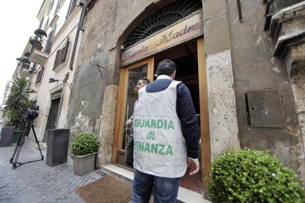 Riciclaggio, tra beni sequestrati a Roma ristorante Assunta Madre. Sei arresti