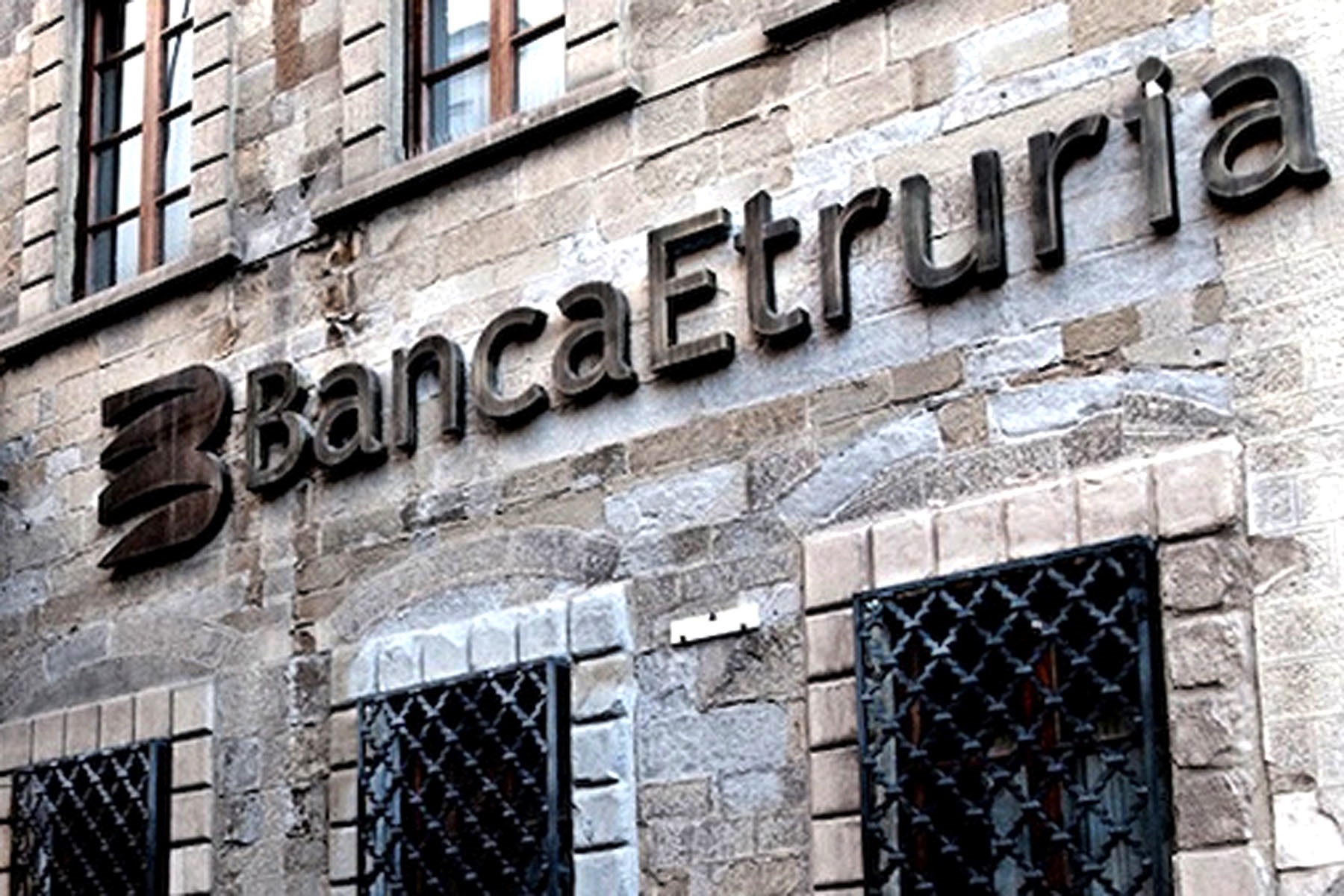 Banca Etruria: liquidatore cita ex amministratori, devono oltre 400 milioni
