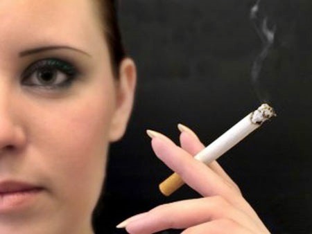Fumo, giovanissimi i più a rischio. Sempre più donne amano la sigaretta