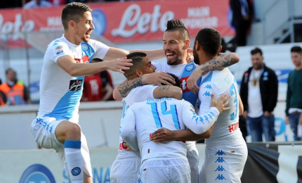 Napoli-Cagliari 3-1, gli azzurri sono secondi