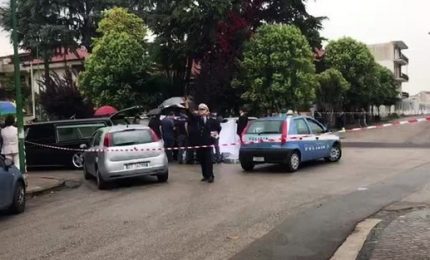Omicidio nel Napoletano, 72enne ucciso a colpi di pistola in auto