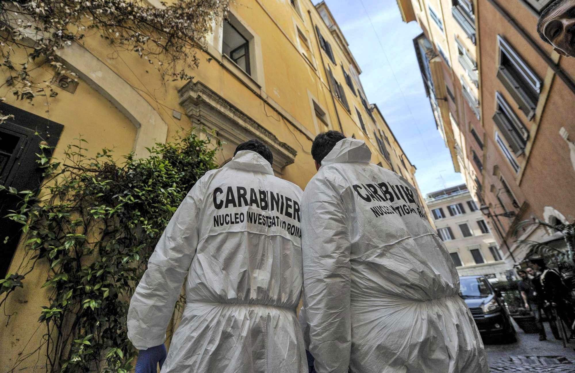 Roma, uccide la convivente per gelosia. L’uomo si costituisce e confessa: “Sono stato io”