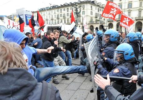 protestatorinopolizia