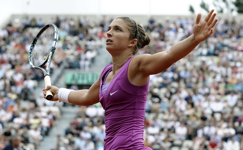 Roland Garros, Errani vola al secondo turno