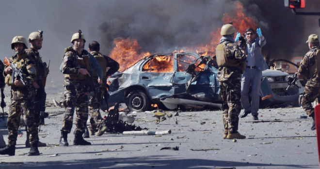 Strage in Afghanistan, autobomba uccide 80 persone. Isis rivendica e afferma: “Otto soldati americani morti”