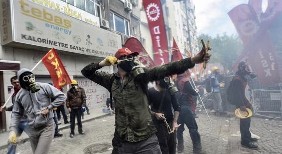 Turchia, polizia contro manifestanti. Arresti e feriti in Francia e Grecia