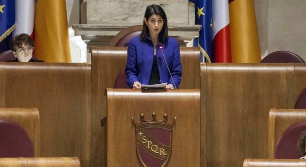 Consiglio comunale, M5s contro Raggi