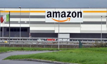 Amazon, Raggi e Renzi: è caos su polo logistico di Roma
