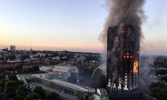 Allarme incendio a Londra, “evacuati immediatamente” 5 grattacieli (800 case)