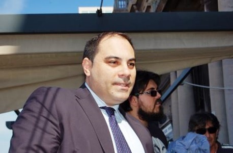 Taranto, vince il centrosinistra: Melucci sindaco col 50,9%