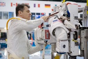 Paolo_Nespoli_at_EVA_training