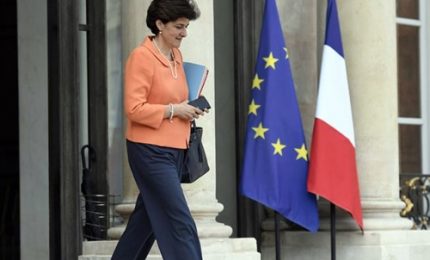 Francia, Macron accetta le dimissioni ministro Difesa