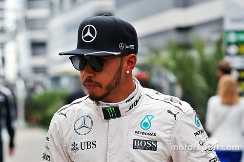 Lewis Hamilton preoccupato: “Poca aderenza”