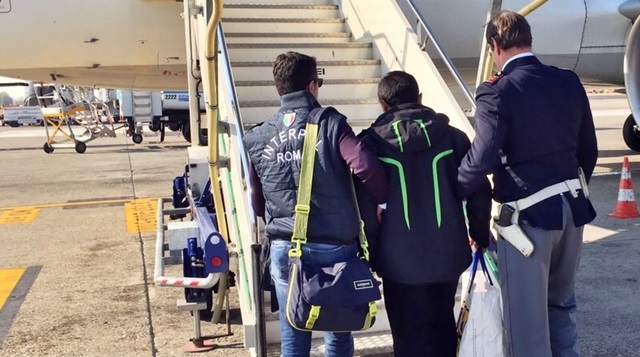 Espulsi 25 musulmani radicalizzati dopo sbarchi a Pozzallo