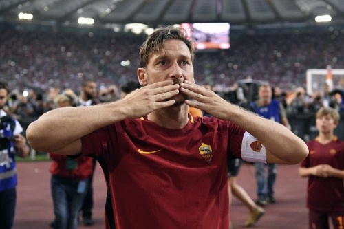 La Uefa premia Totti con il President’s Awards: “È un onore”