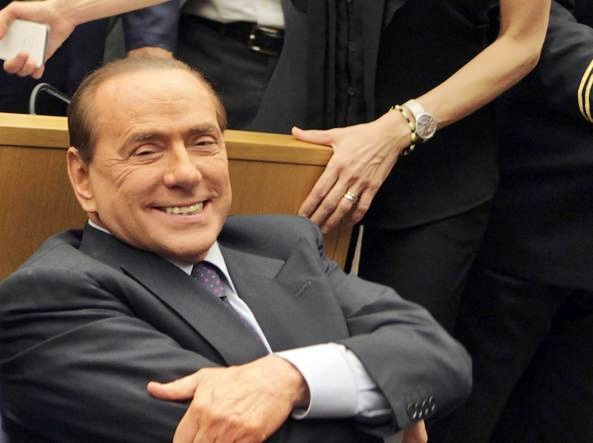 Berlusconi irrefrenabile: “Grillo voleva farsi pagare in nero”