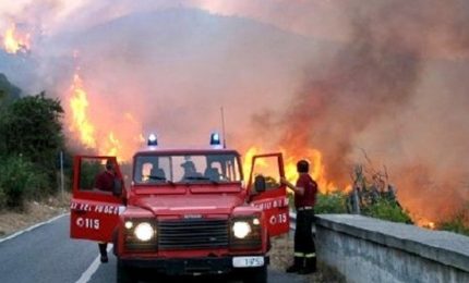 Brucia riserva dello Zingaro, evacuati via mare 700 ospiti di un villaggio