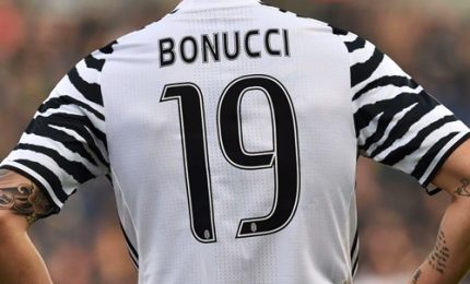 Il Codacons: "Rimborsate la maglia di Bonucci". Il tifoso bianconero reclama