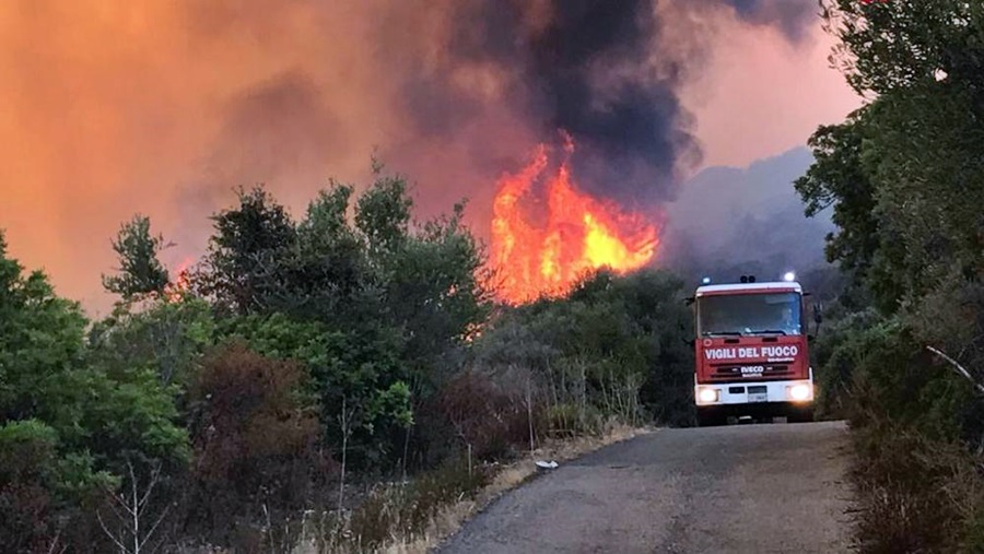 Protezione civile, ancora roghi al Centro-Sud