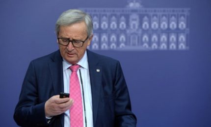 Juncker blocca il telefono, ma "era Merkel"