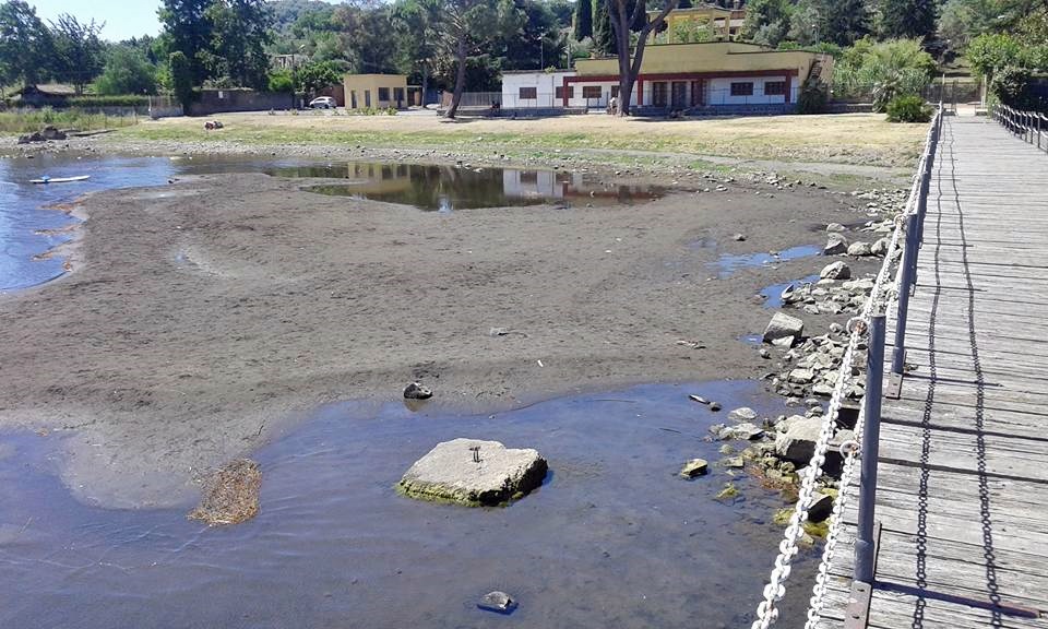 Lago Bracciano all’asciutto e Roma senz’acqua, l’estate romana. Appello sui Social: sta morendo