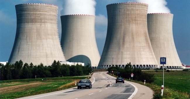 Francia pronta a chiudere 17 reattori. La svolta di Macron