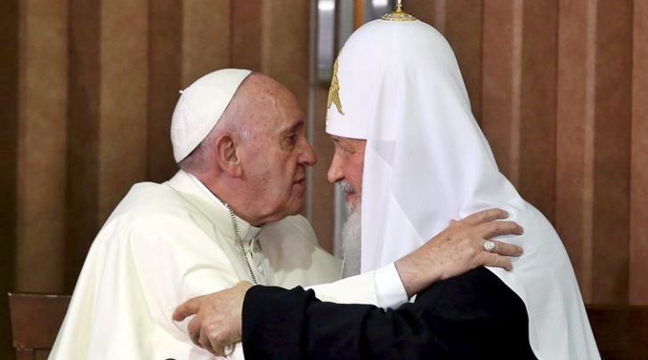 Ucraina, Kirill si schiera con Putin. E il Papa manda i suoi cardinali