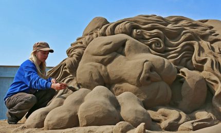 Il festival di sculture di sabbia, 40 artisti da 12 diversi Paesi