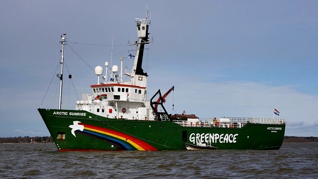Nave di Greenpeace in Norvegia contro le trivellazioni in mare