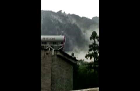 Cina, cede un pezzo di montagna