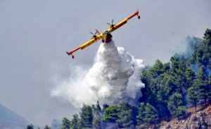 Incendi in Piemonte e Lombardia, 7 canadair e 4 elicotteri in azione