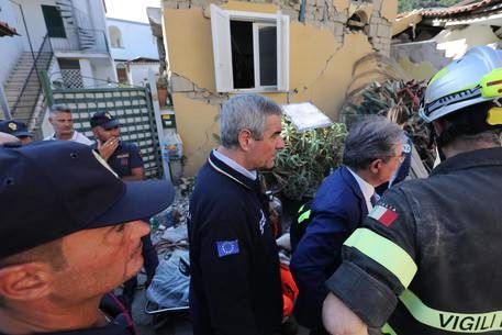 Ancora una donna sotto macerie. Borrelli: tante case non a norma