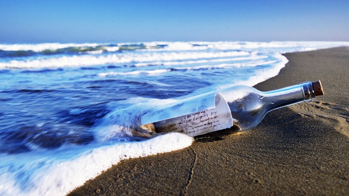 Messaggio in bottiglia lanciata in mare in Grecia finisce a Gaza