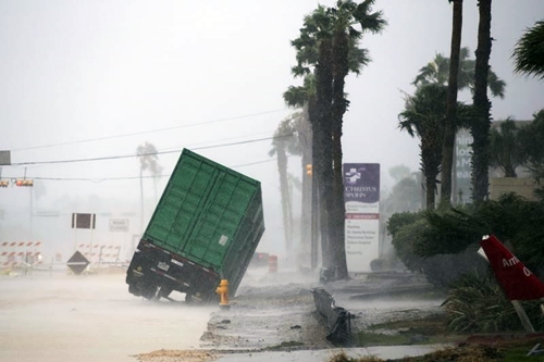 Trump avverte: uragano Florence è molto pericoloso