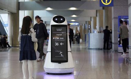 Robot facchini e riconoscimento facciale: l'aeroporto del futuro