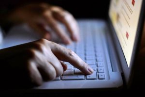 internet-facebookcomputer