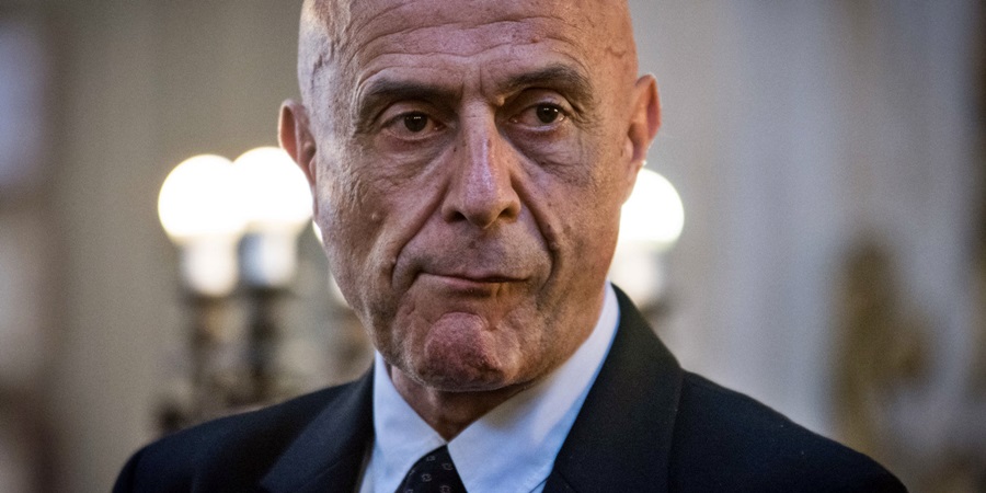 Alla conquista delle segreteria, Minniti pronto al sì. Zingaretti schiera 600 sindaci