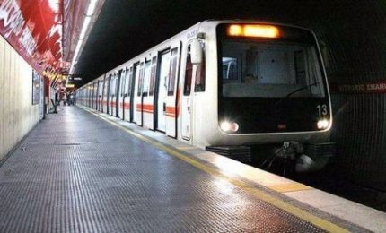 Uomo muore investito dalla metropolitana a Roma