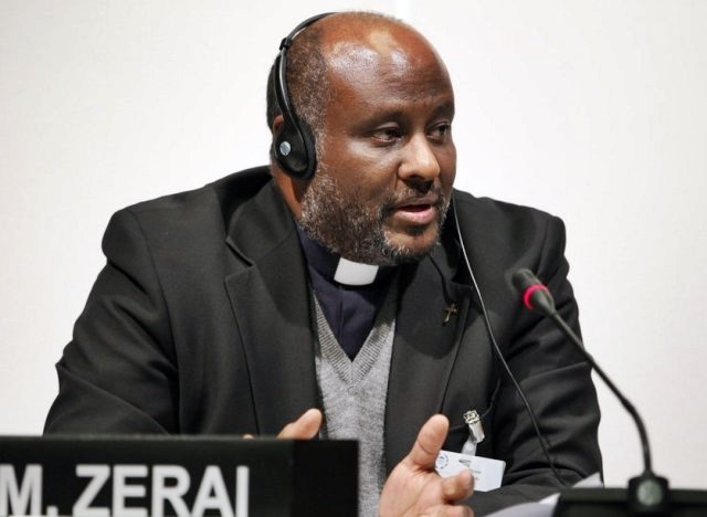 Migranti, padre Zerai indagato