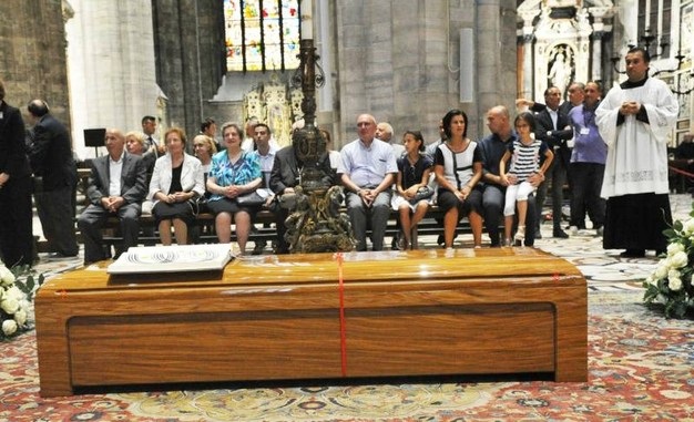 Feretro Tettamanzi in Duomo Milano, porte aperte a visite fedeli