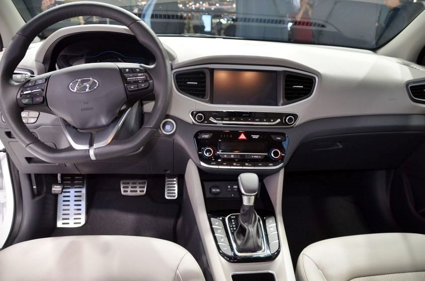 Hyundai guarda al futuro, la nuova mobilità è ibrida e elettrica