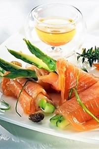 Involtini di salmone e asparagi al brandy